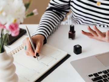 哈薩克斯坦公司未按時年審的后果與處理方式