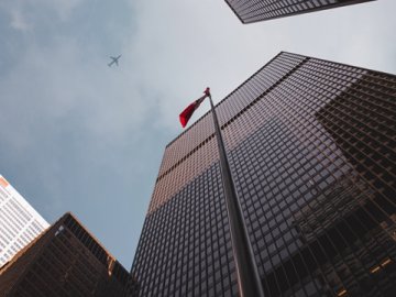 2025年W-8表格門檻降至2500美元，未提交將停用賬戶