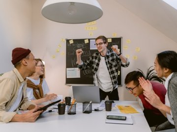 華美銀行中文客服，多幣種賬戶，華人開戶首選